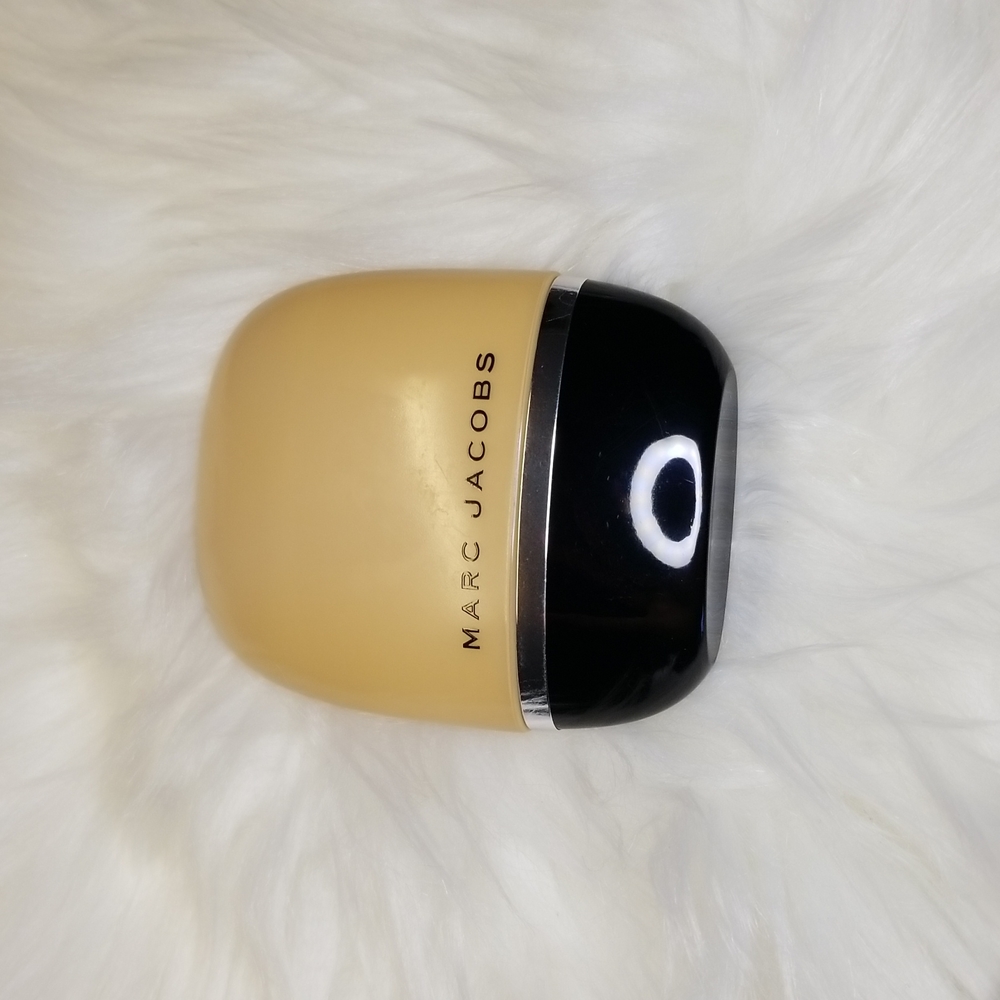 Marc Jacobs seamless youthful look 24-hour foundation with SPF 25